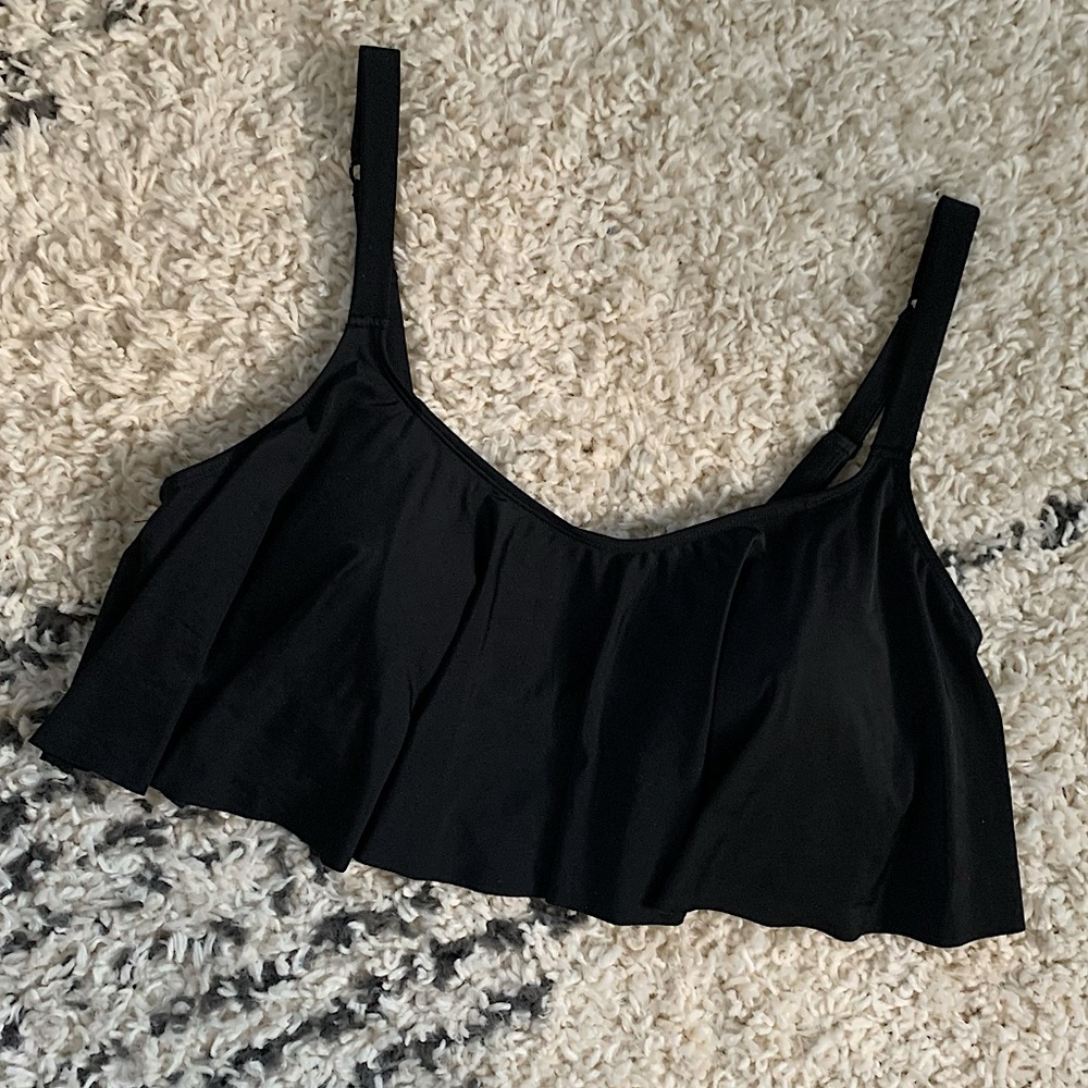 Black Wireless Flounce Bikini Top 14/16 - Never Worn!